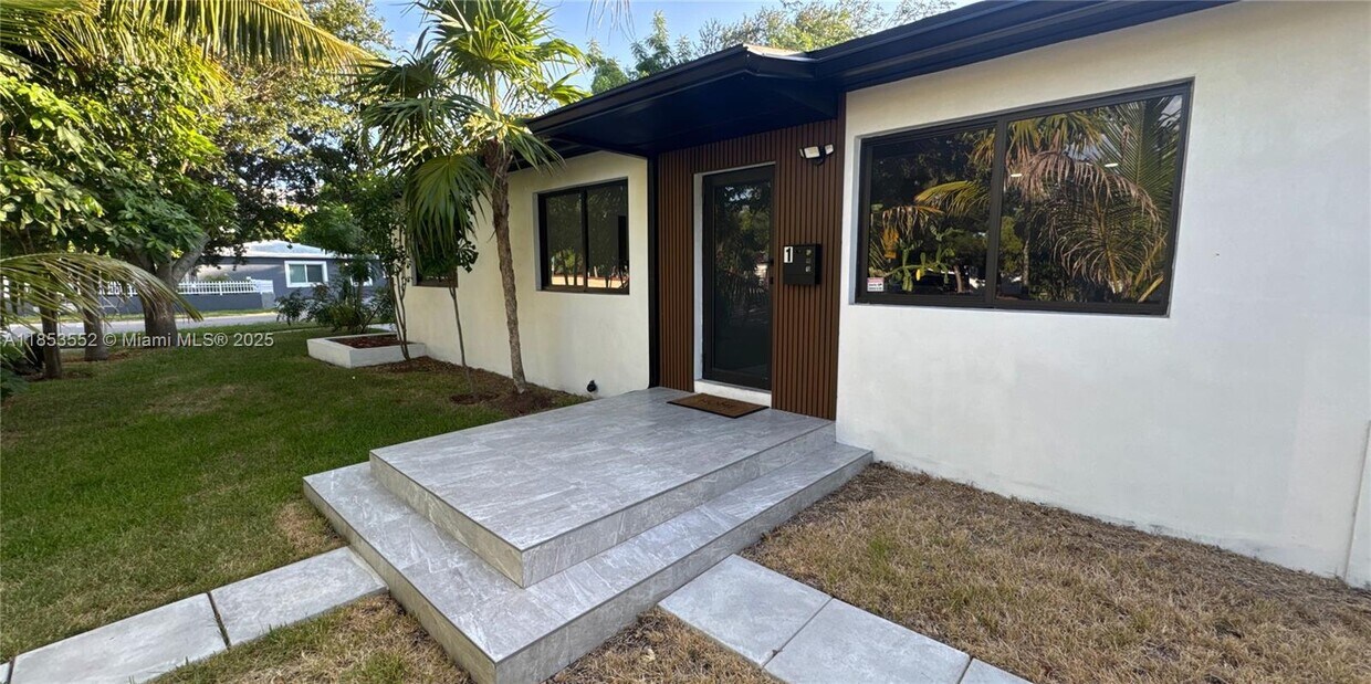 Foto principal - 12800 NE 12th Ave