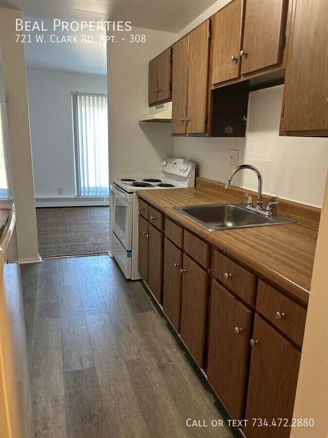 Foto del edificio - 721 W Clark Rd