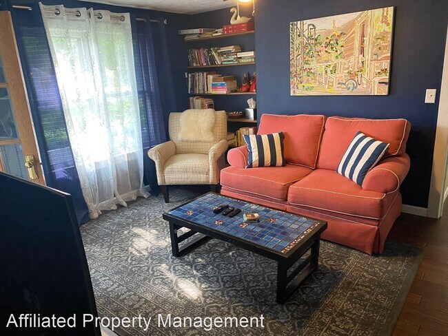 Foto del edificio - 2 br, 2 bath House - 3 Elm St.