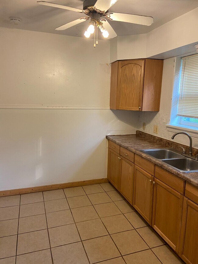 Foto del edificio - 958 Ecorse Rd