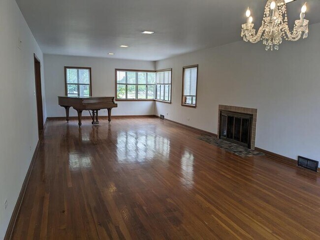 Foto del edificio - 2525 E 41st St