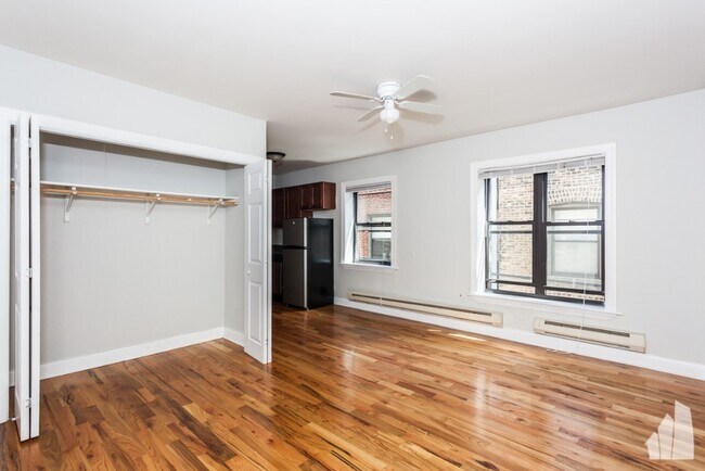 Foto del edificio - 849 W Cornelia Ave