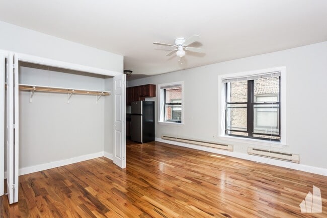 Building Photo - 849 W Cornelia Ave