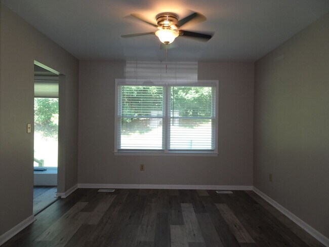 Foto del edificio - 3 Bedroom 2.5 bath Townhome rental in Rale...