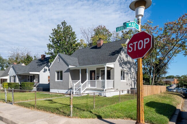 Foto del edificio - 4621 Greenhill Ave