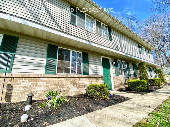 Building Photo - Few Steps! Newly-remodeled! Roomy 2-bed ap...