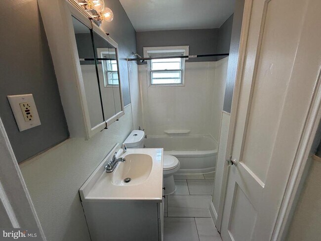 Foto del edificio - 7136 Eastbrook Ave