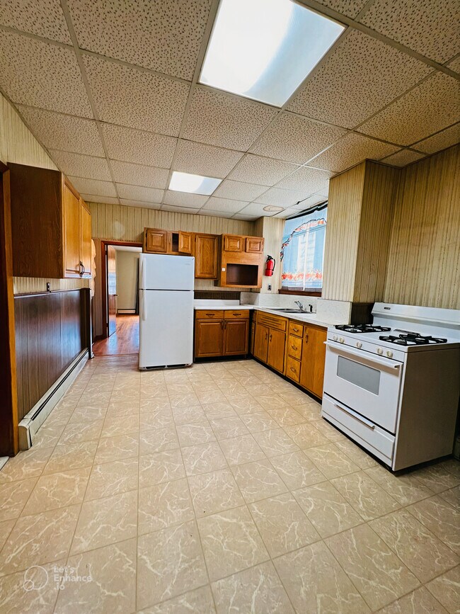 Building Photo - 303 Preakness Ave