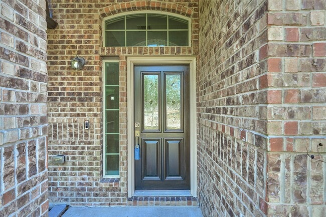 Building Photo - 12635 Lakeshore Dr