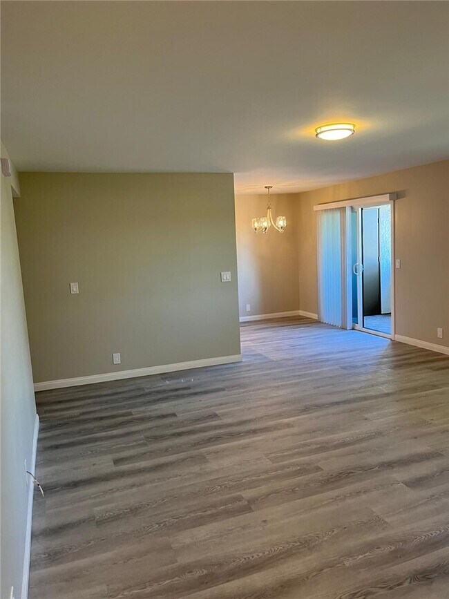 Building Photo - 1214 Huntington Dr