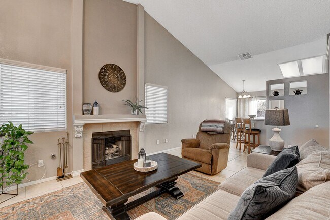 Building Photo - Fully Furnished 1-Story Home for Rent in t...