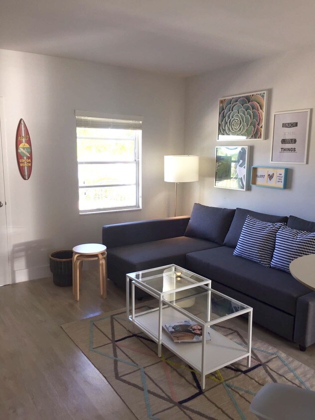 Sala de estar con sofá cama - SoMi Happy Livin' (Furnished)