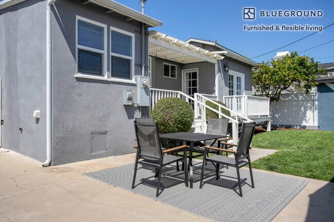 Foto del edificio - 8364 Westlawn Ave