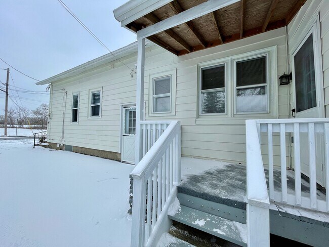 Building Photo - 102 Clifton Ave