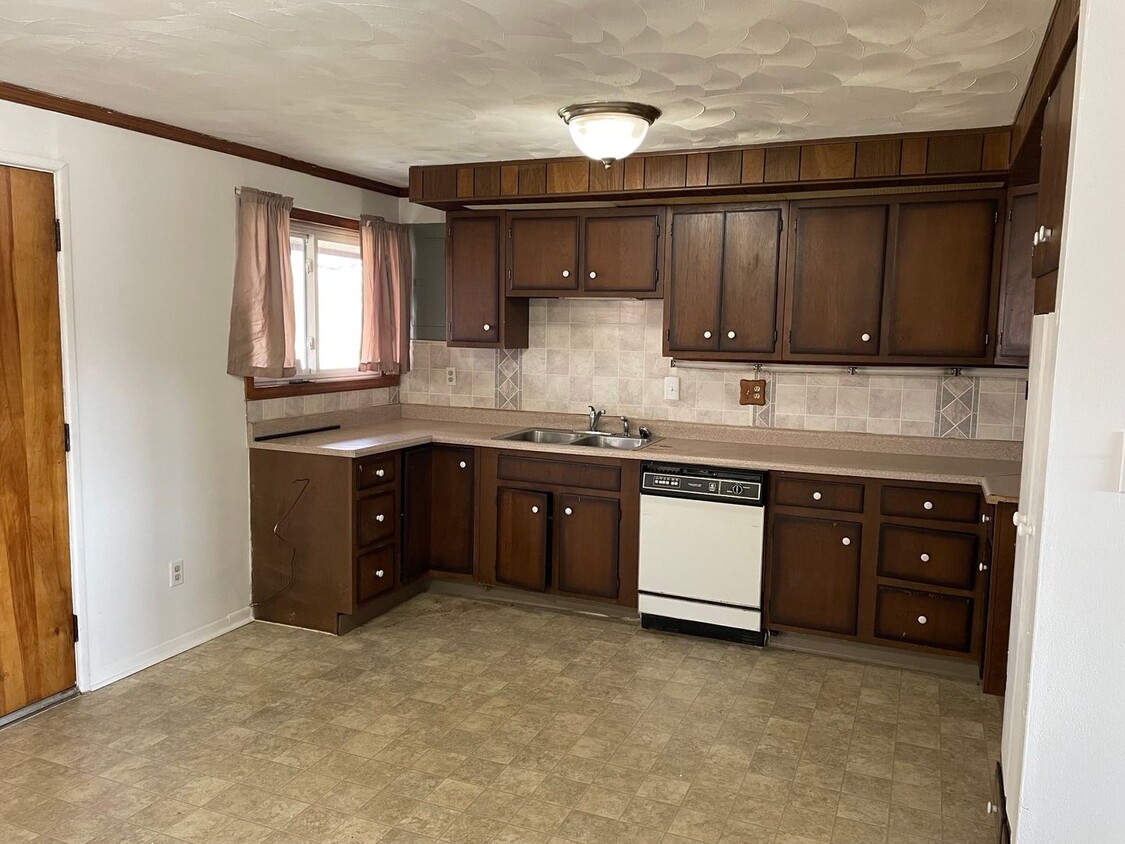 Primary Photo - 3 Bedroom/1 1/2 Bath Home In Huber Heights