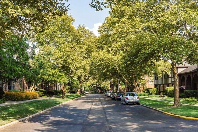 Building Photo - 673 Olde Towne Ave
