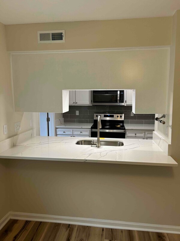 Building Photo - 1028 Hunters Trce