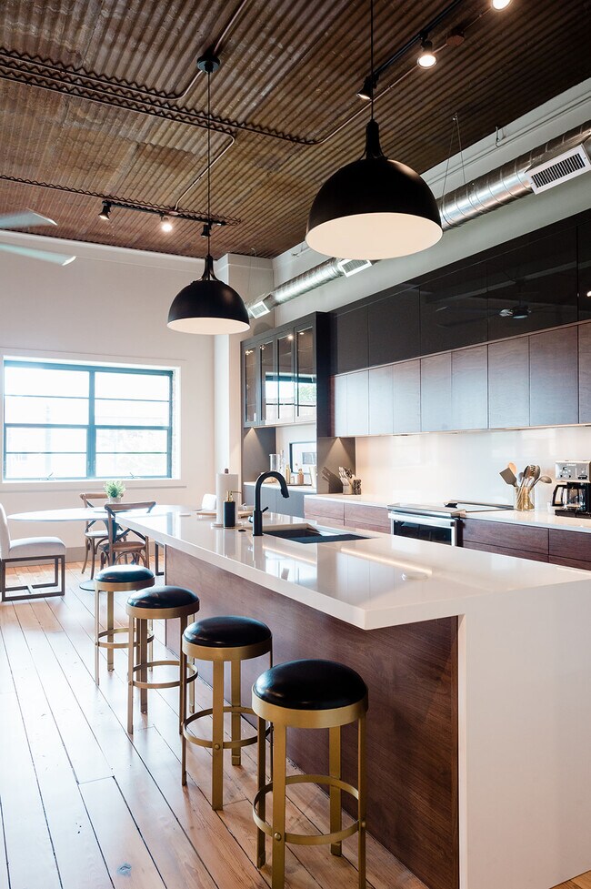 Cocina - 314 Poyntz Ave