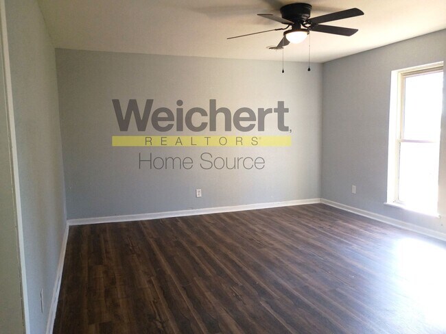 Foto del edificio - Spacious 4 Bedroom, Fully Updated & Move-In Ready!