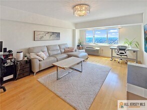 Building Photo - 110 Somerset St