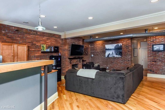 Building Photo - 3 br, 2.5 bath Apartment - 161 Pius St