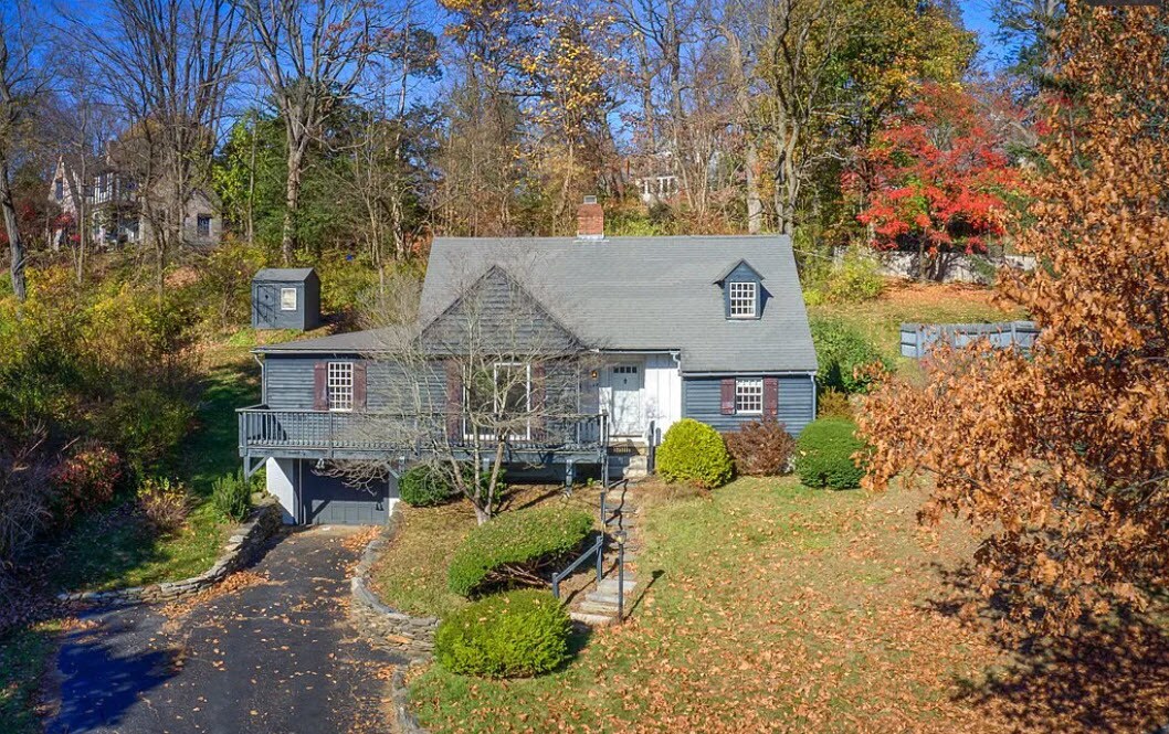 Primary Photo - 148 E Pleasant St