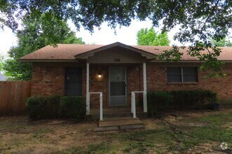 Building Photo - 810 Fleetwood