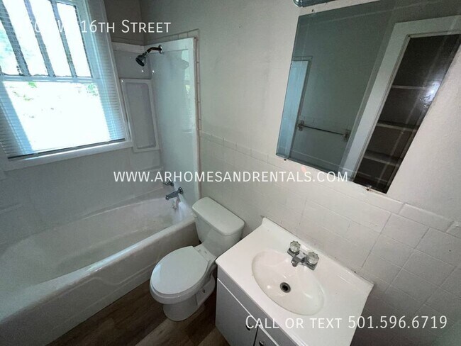 Foto del edificio - 1505 W. 16th Street | $895 | 3 beds