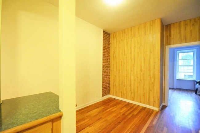 Building Photo - 329 E 52nd St