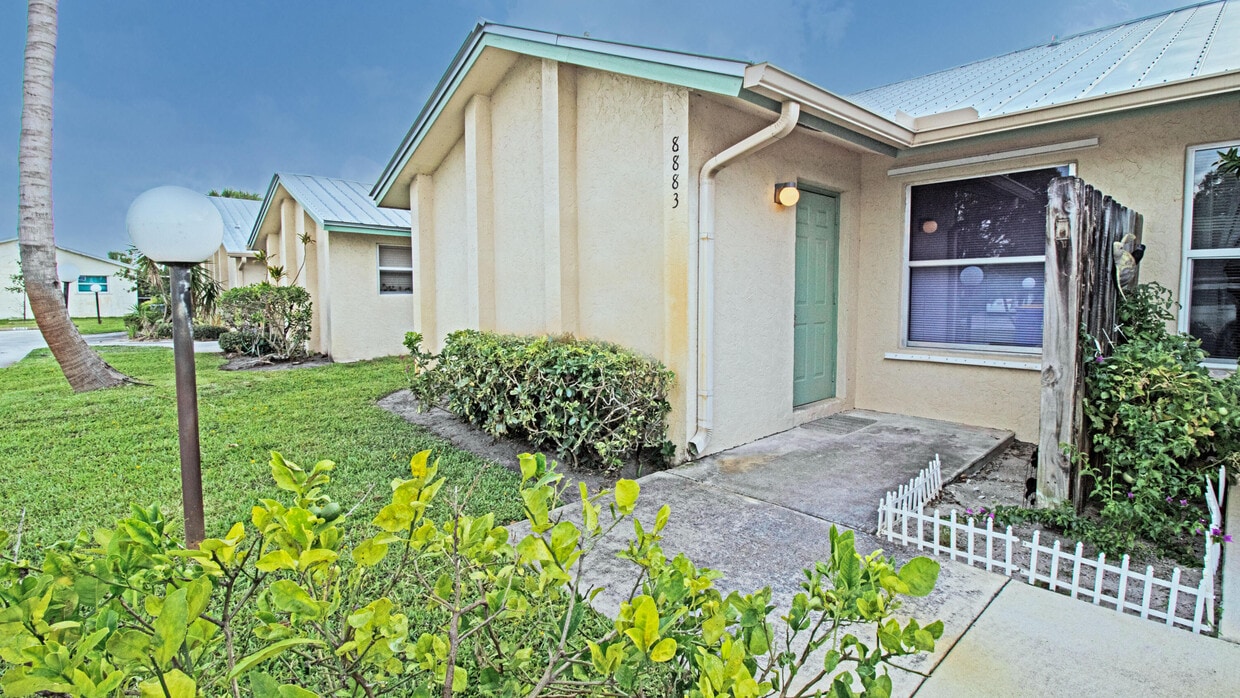 8883 SE Hobe Ridge Ave, Hobe Sound, FL 33455 Room for Rent in Hobe