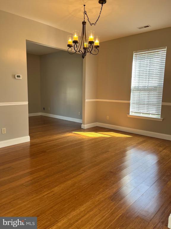 Building Photo - 3650 Rolling Hills Dr