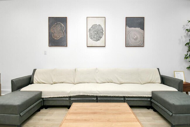 Foto del edificio - 7031 Eastwood St