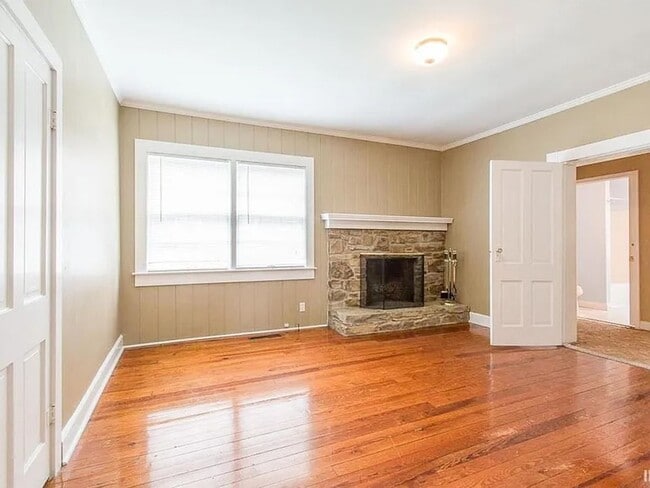 Building Photo - 520 S Eagleson Ave
