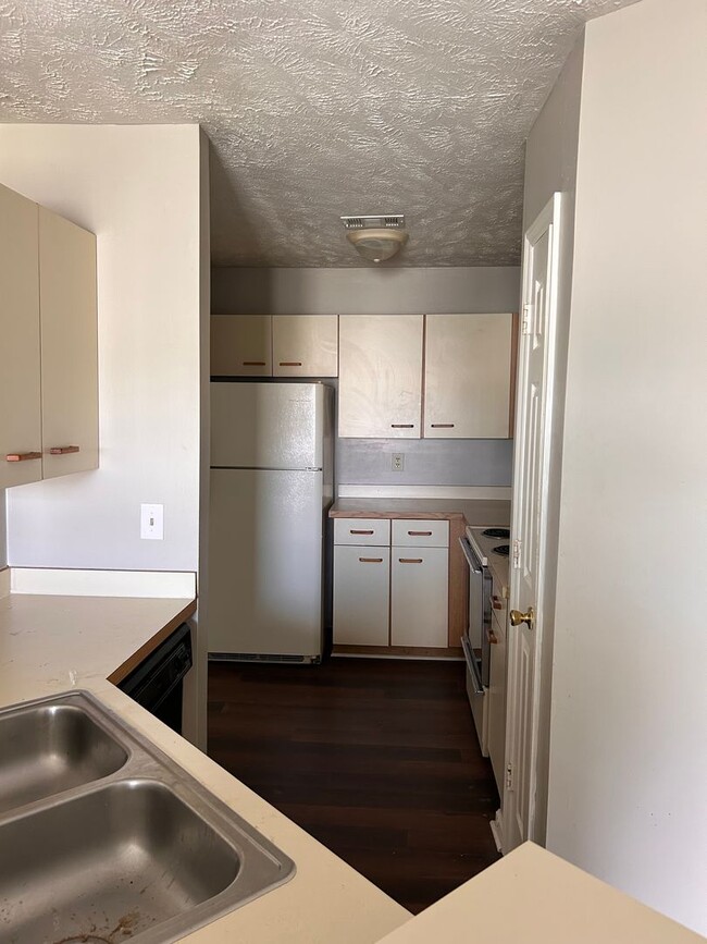 Building Photo - 6804 Willowbrook Dr