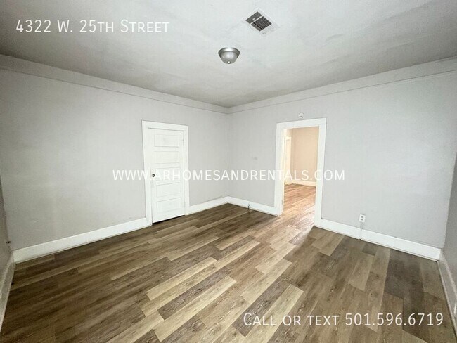 Foto del edificio - 4322 W 25th St