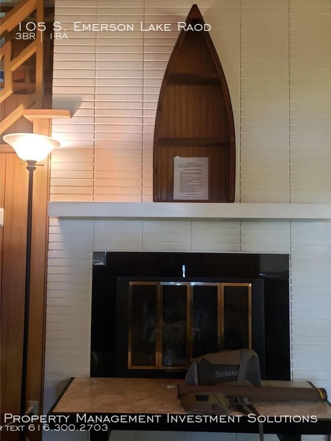 Building Photo - 3 Bedroom Lakefront Cottage