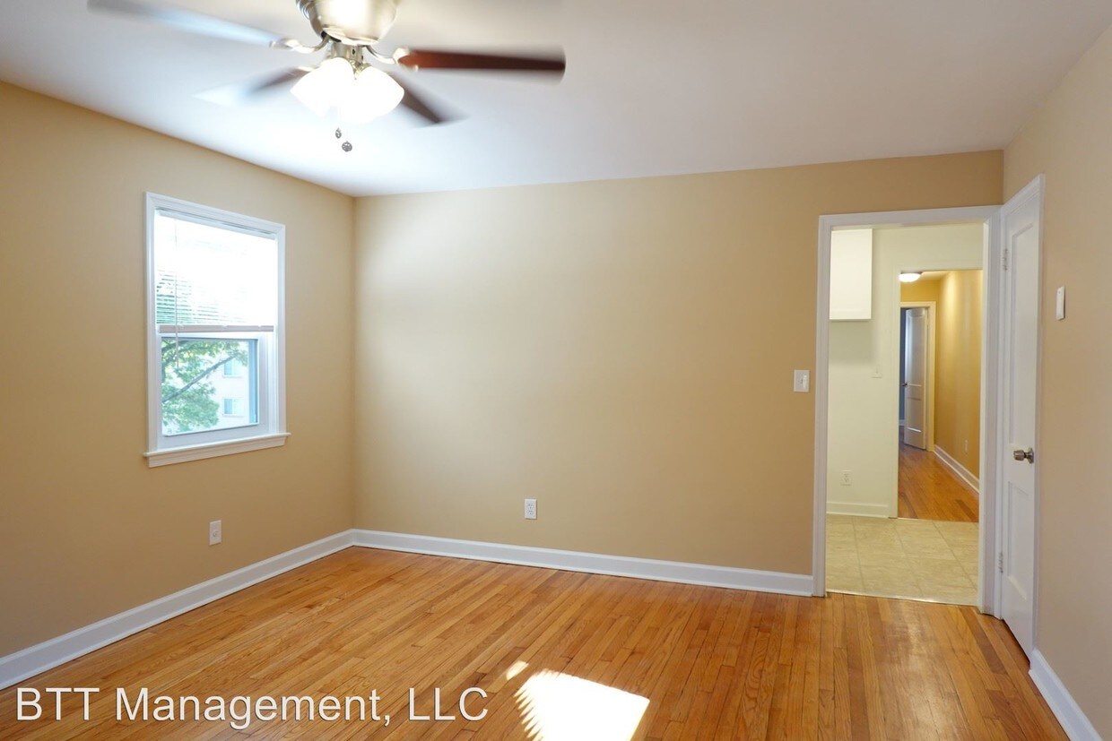 Foto principal - 8802 Plymouth St