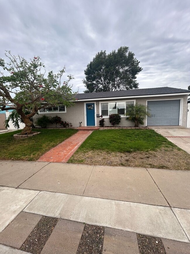 Building Photo - Beautiful 3 Bedroom/2 Bath Single Family H...
