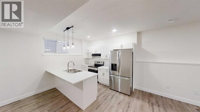 Building Photo - 13313-13105 105 St