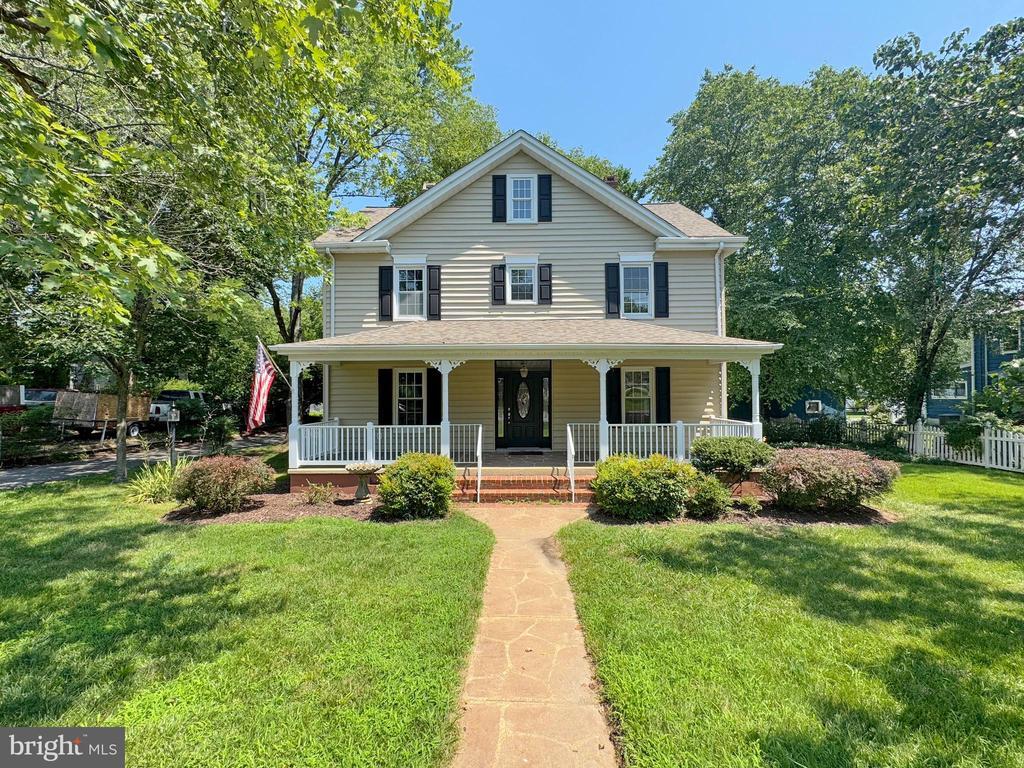 Foto principal - 28250 Old Village Rd