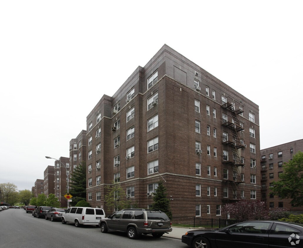 Building Photo - 62-65 Saunders St