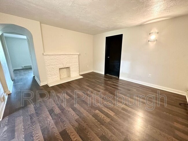 Building Photo - 288 Paul St