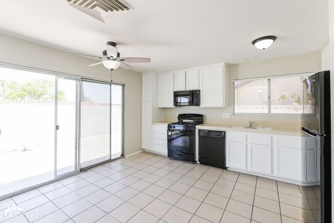 Building Photo - 2426 Millcroft Dr