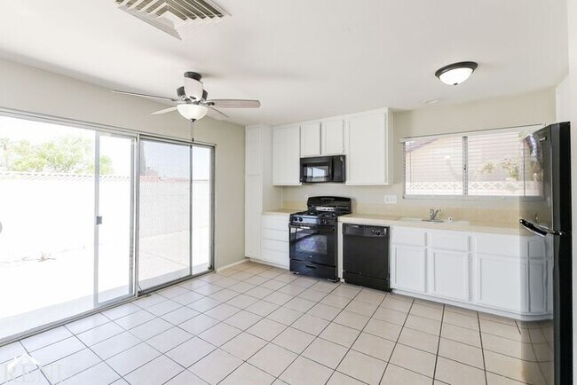 Foto del edificio - 2426 Millcroft Dr