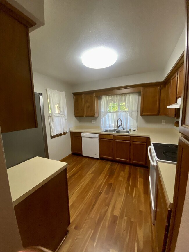 Building Photo - Don't Miss out on this 2 Bed +Loft Townhom...