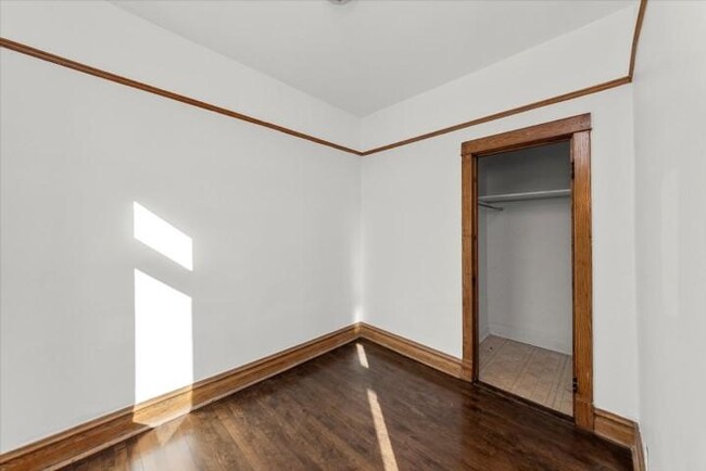 Building Photo - 3 bedroom in Chicago IL 60647