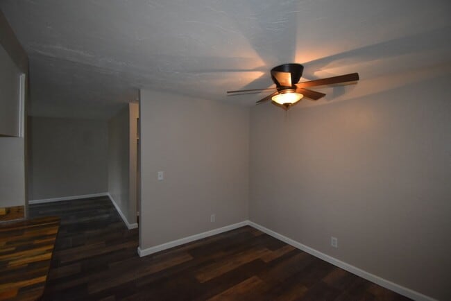 Building Photo - Modern home tucked away in the adorable little town of Brownsville.