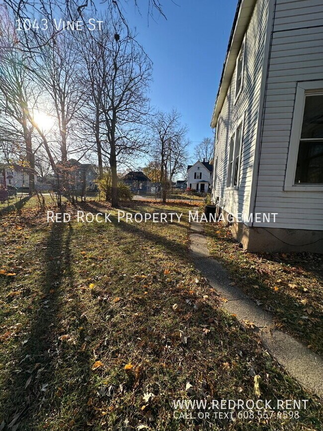 Building Photo - 1043 Vine St