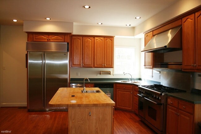 Building Photo - 4 br, 3.5 bath House - 695 Carodon Drive