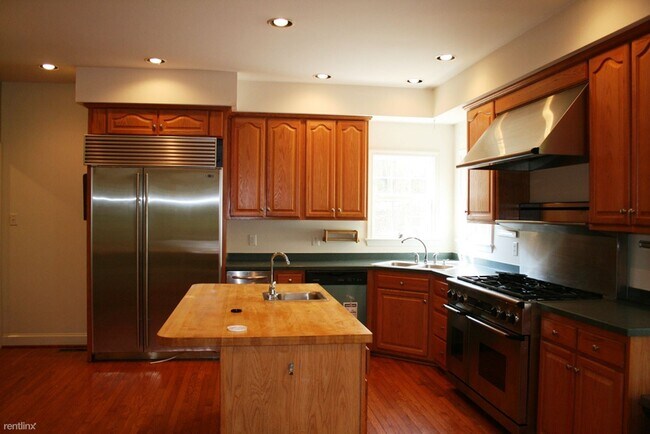 Foto del edificio - 4 br, 3.5 bath House - 695 Carodon Drive